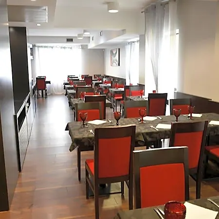 帕雷德斯公寓酒店 3* 帕雷德斯