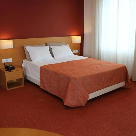 Paredes Apartahotel